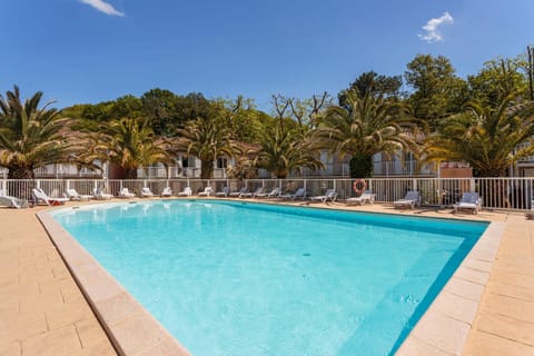 Facade/entrance, Swimming pool