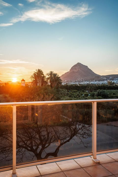 Natural landscape, Balcony/Terrace, City view, Landmark view, Landmark view, Mountain view, Sea view, Sunset