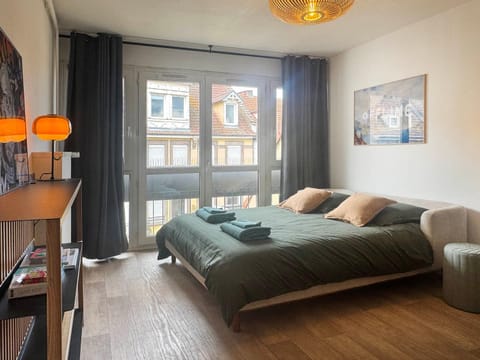 Bed, Living room, Photo of the whole room, Bedroom