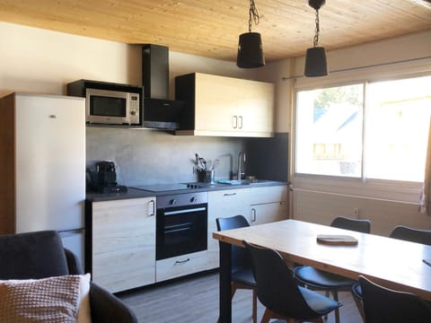 Property building, Kitchen or kitchenette, Living room