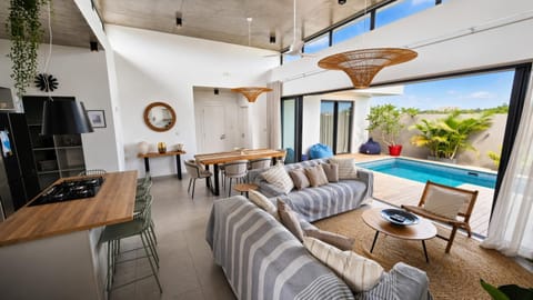 Seating area, Dining area