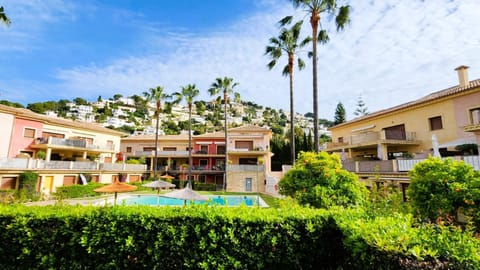Property building, Garden, Garden view, Pool view, Swimming pool