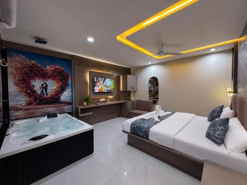 Bed, Seating area, Bedroom