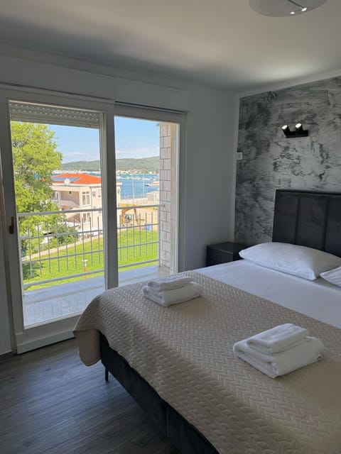 Bed, Balcony/Terrace, Photo of the whole room, Sea view