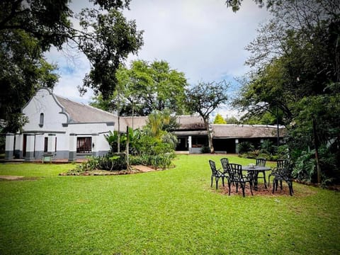 Property building, Natural landscape, Garden, Garden, Garden view