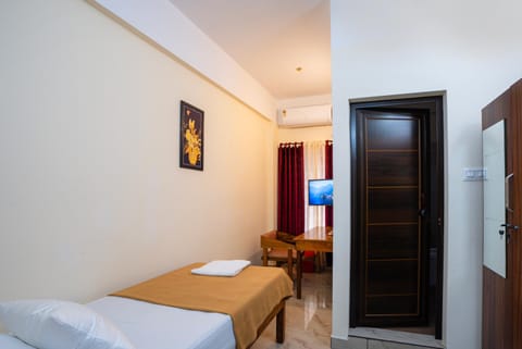 Bed, Bedroom, wardrobe, air conditioner