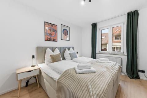 Bed, TV and multimedia, Photo of the whole room, Bedroom, internet, towels