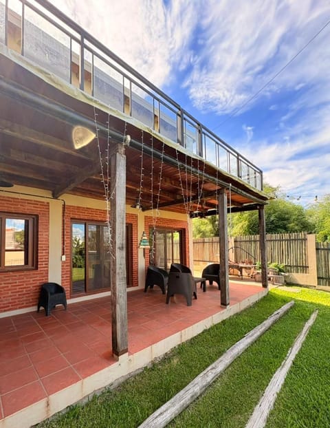 Property building, Patio, Day, Garden, Balcony/Terrace, Garden view