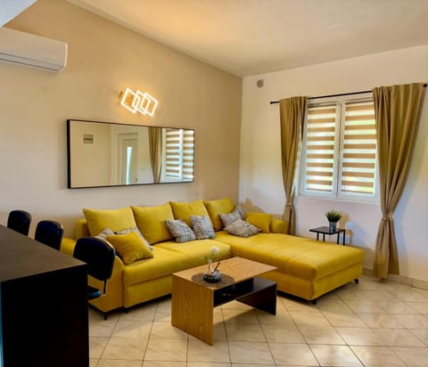 Living room, Seating area, air conditioner