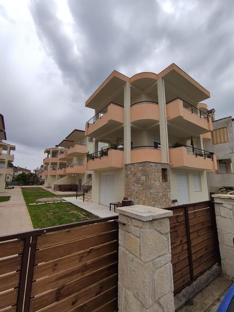 Property building, View (from property/room), Balcony/Terrace, Inner courtyard view