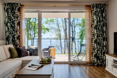 Living room, Lake view