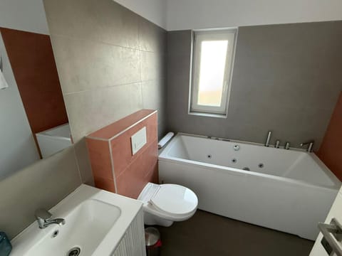 Toilet, Bathroom, Bath, towels