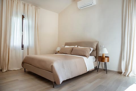 Bed, Photo of the whole room, Bedroom, heating, internet, air conditioner