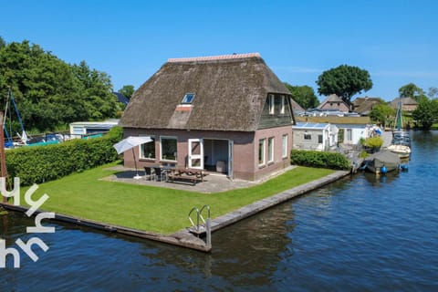 Property building, Day, Natural landscape, Garden, Lake view, Location