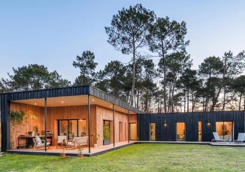 Property building, Patio, Spring, Day, Natural landscape, Garden, Garden view