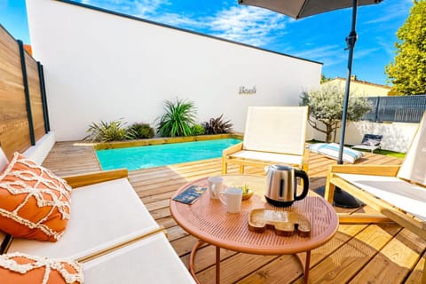 Balcony/Terrace, Pool view, Swimming pool