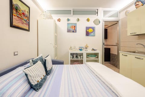 Bed, Kitchen or kitchenette, Photo of the whole room, Bedroom, wardrobe
