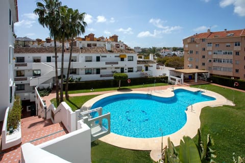 Property building, Garden view, Pool view, Swimming pool