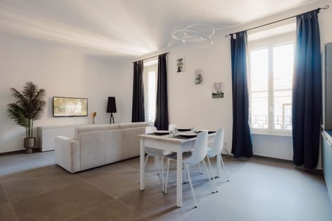 TV and multimedia, Photo of the whole room, Dining area, internet, internet