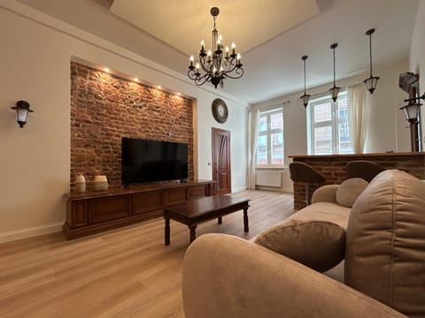 Communal lounge/ TV room, TV and multimedia, Living room, Seating area, Evening entertainment
