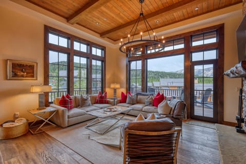 Day, Living room, Seating area, Mountain view, furniture