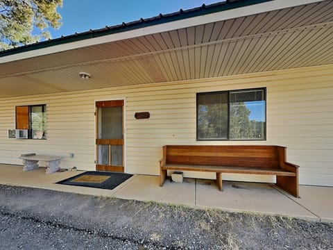 Property building, Facade/entrance, Seating area
