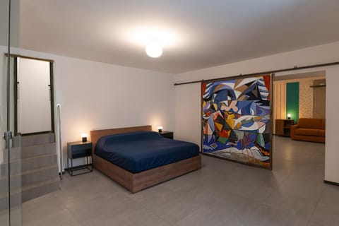 Photo of the whole room, Bedroom