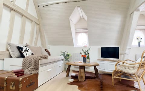 Communal lounge/ TV room, TV and multimedia, Living room, Seating area