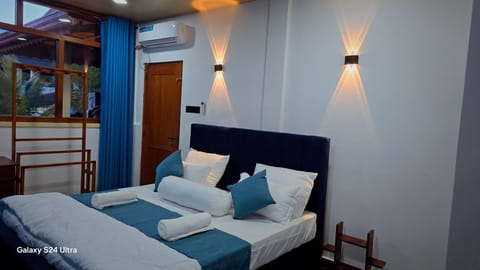 Bed, Photo of the whole room, Bedroom, towels, air conditioner