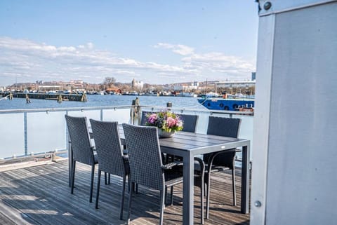 Day, Balcony/Terrace, Dining area, River view