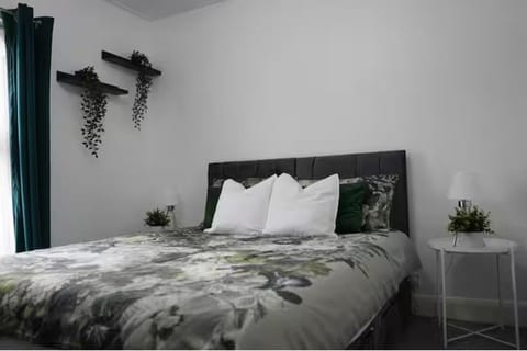 Bed, View (from property/room), Photo of the whole room, Decorative detail, Bedroom