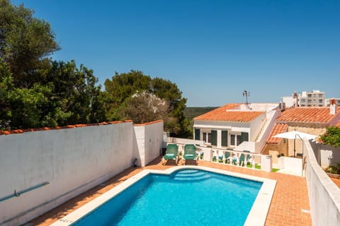 Property building, Swimming pool, sunbed