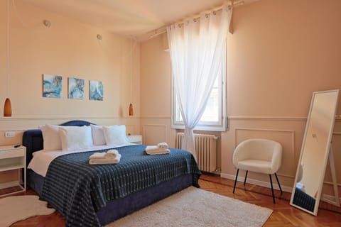 Bed, Photo of the whole room, Bedroom, internet