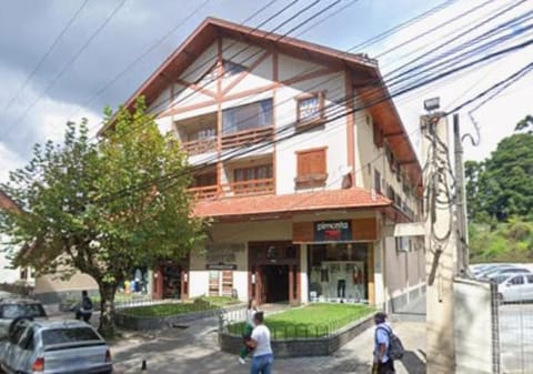 Property building, Day, Neighbourhood, Street view, Location, Parking