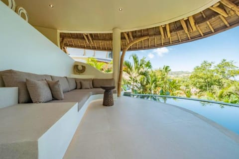 Seating area, Pool view