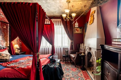 Bed, Living room, Photo of the whole room, Bedroom