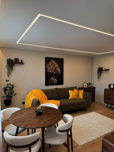 TV and multimedia, Living room, Seating area, River view, Family, furniture