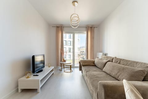 Communal lounge/ TV room, TV and multimedia, Living room, Seating area, Evening entertainment