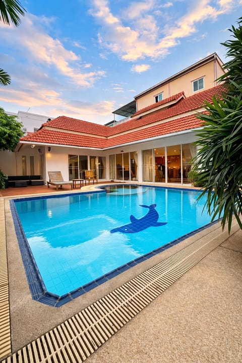 Property building, Day, Balcony/Terrace, Pool view, Swimming pool, sunbed