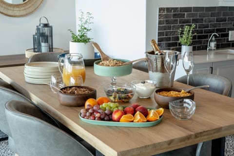 Food and drinks, Continental breakfast