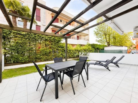 Patio, Garden, Dining area, Garden view