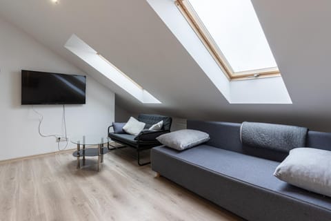 Communal lounge/ TV room, TV and multimedia, Living room, Seating area, Evening entertainment