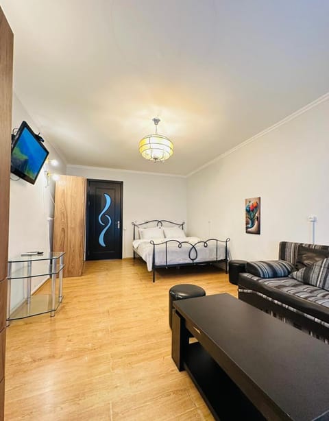 Bed, Living room