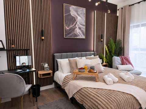 Day, Bedroom, towels, wardrobe