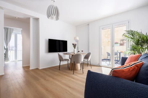 Living room, Seating area, Dining area