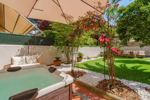 Spring, Day, Garden, Garden, Hot Tub, Garden view
