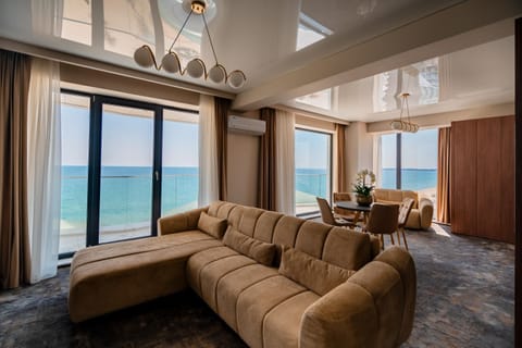Living room, Sea view