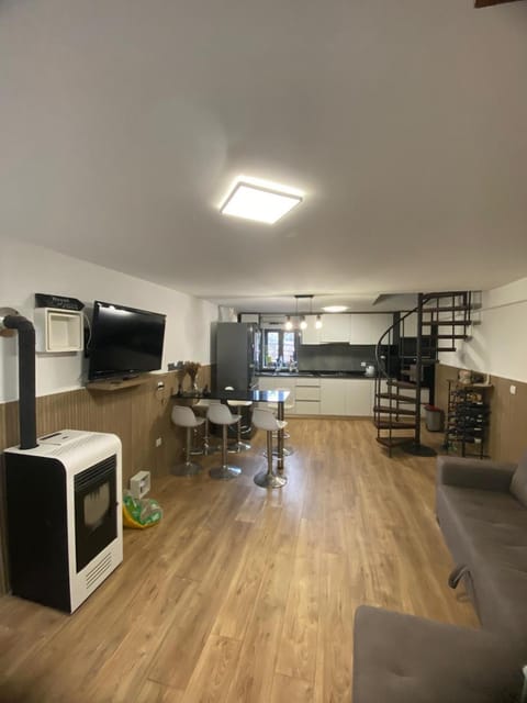 TV and multimedia, Kitchen or kitchenette, Seating area