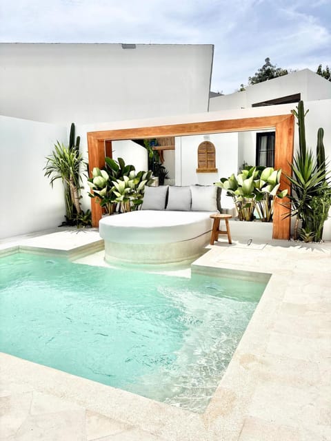 Day, Pool view, Swimming pool, Swimming pool, sunbed