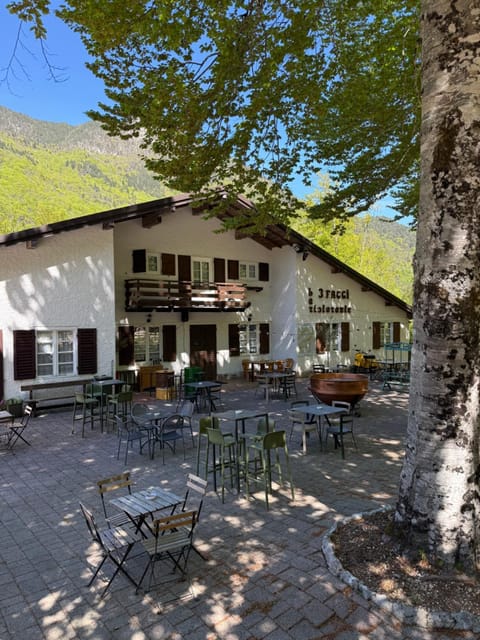 Property building, Restaurant/places to eat, Spring, Day, Natural landscape
